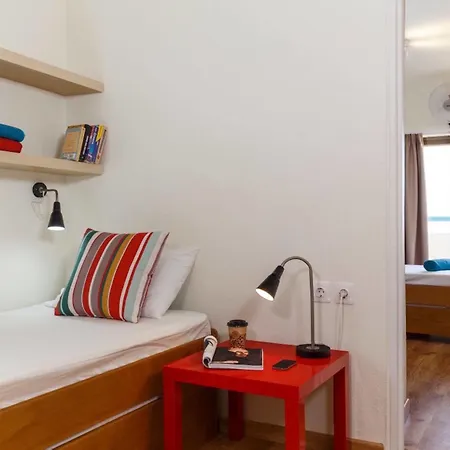 Hostel Rhodes & Bar