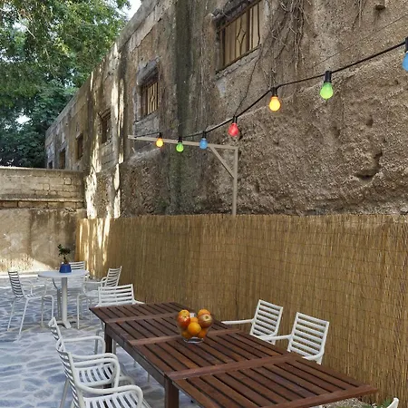 Hostel Rhodes & Bar