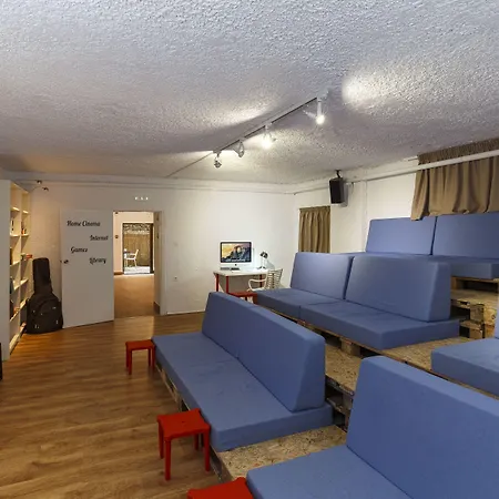 Rhodes & Bar Hostal