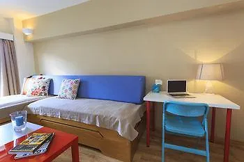 Rhodes & Bar Hostal *