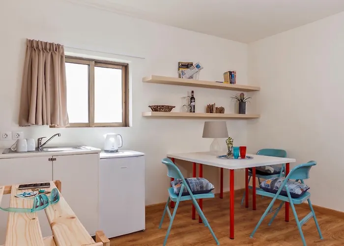 Rhodes & Bar Ostello