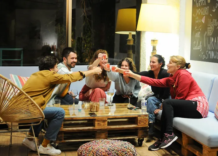 Rhodes & Bar Ostello *