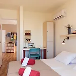 Rhodes & Bar Hostel