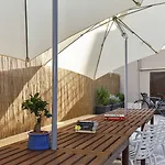 Hostel Rhodes & Bar *