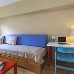 Rhodes & Bar Hostel *