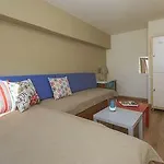 Hostel Rhodes & Bar