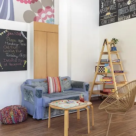 Albergue Rhodes & Bar