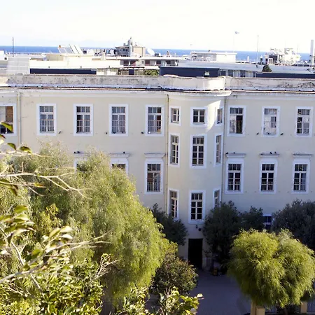 Albergue Rhodes & Bar *