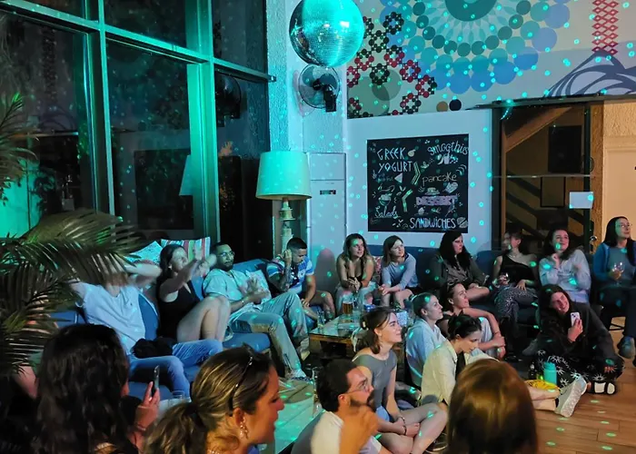 Rhodes & Bar Hostel *