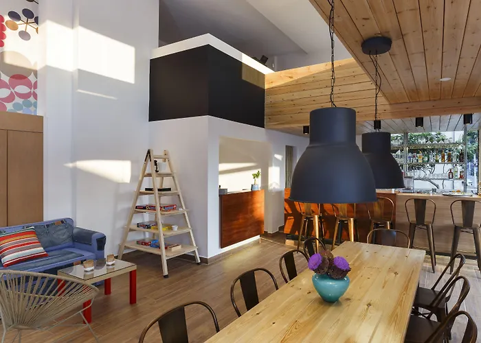 Rhodes Hostel&bar Hostel