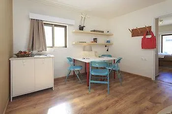 Hostel Rhodes & Bar *