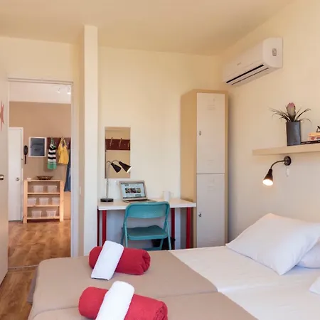 Rhodes & Bar Hostel