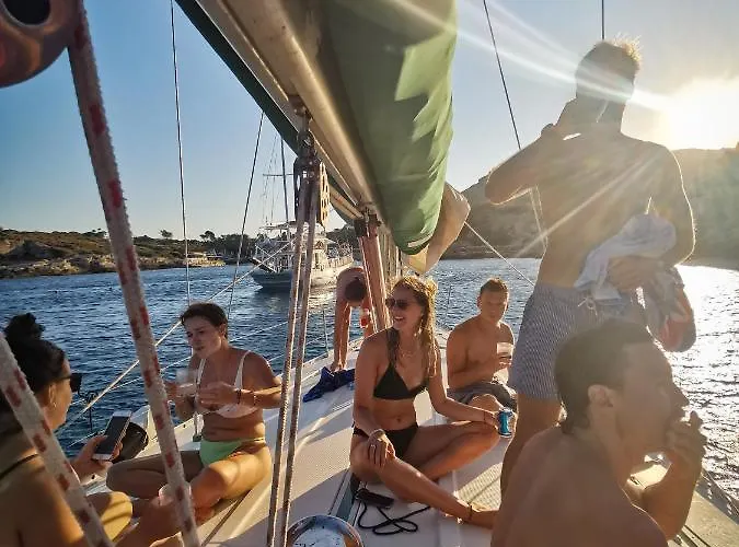 Rhodes & Bar 旅馆 *