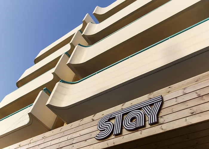 Rhodes & Bar 旅馆 *