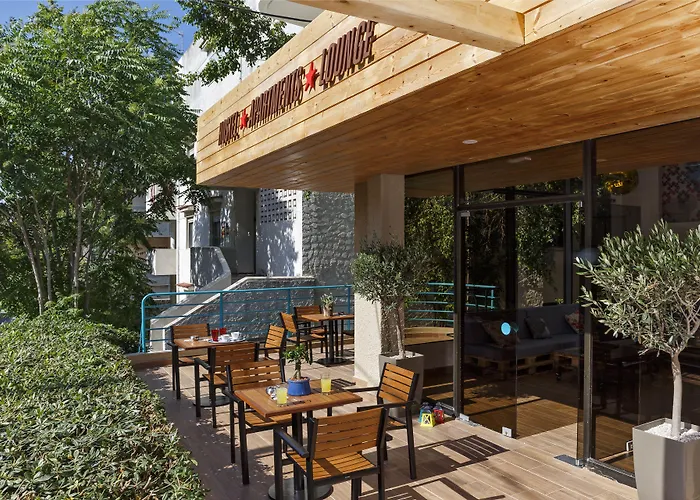 Rhodes & Bar Hostel *